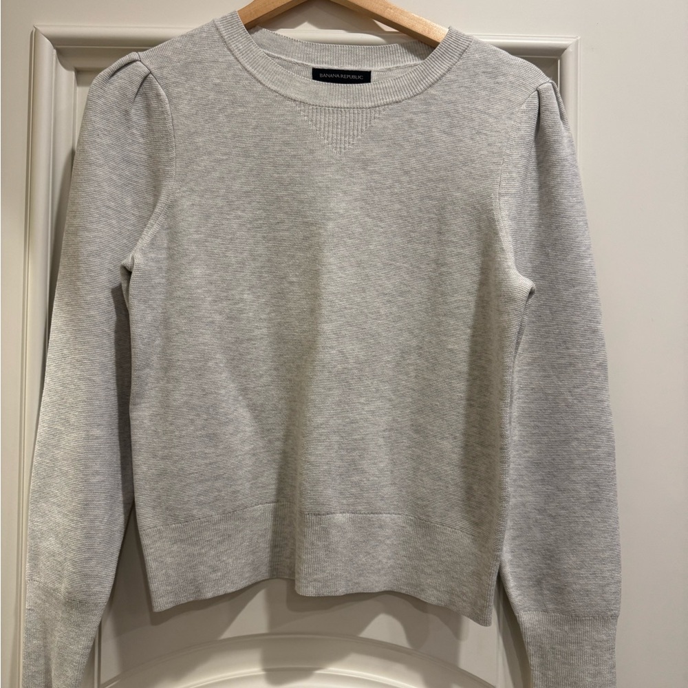 Banana Republic Light Gray Women's Crew Neck Sweater